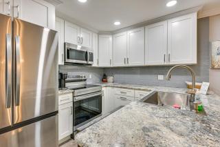 Elegant FL Condo w/ Pool: Walk to Madeira Beach! - 1