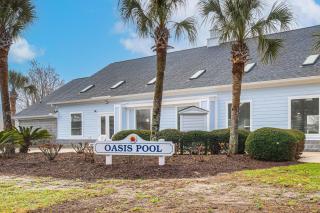 Walk to Ocean: Surfside Beach Home w/ Pool Access - 4