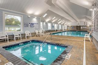 Walk to Ocean: Surfside Beach Home w/ Pool Access - 3