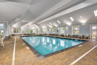 Walk to Ocean: Surfside Beach Home w/ Pool Access - 1