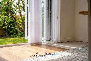 LuxoHaus Luxury 4 Bedroom Home By AltoLuxo Short Lets Serviced Accommodation With Parking - 6