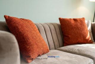 LuxoHaus Luxury 4 Bedroom Home By AltoLuxo Short Lets Serviced Accommodation With Parking - 8
