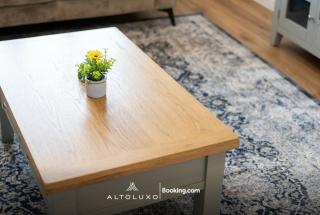 LuxoHaus Luxury 4 Bedroom Home By AltoLuxo Short Lets Serviced Accommodation With Parking - 9