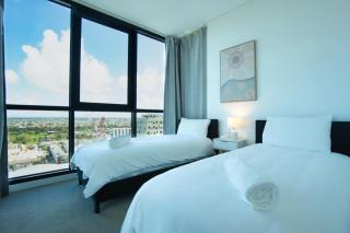 Sky High Luxury 3BR Apt with Pool Gym Steam Sauna - 7