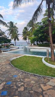Kaleb's Beachfront Holiday Home - 7