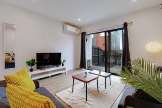 Contemporary Flat Bush Oasis - Parking and Air-Con - 9