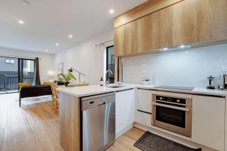 Contemporary Flat Bush Oasis - Parking and Air-Con - 7