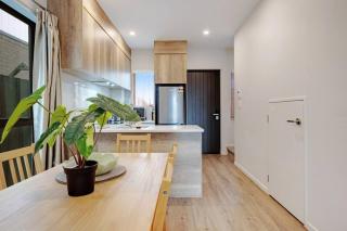 Contemporary Flat Bush Oasis - Parking and Air-Con - 2