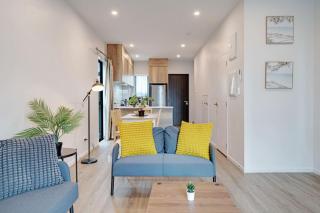 Contemporary Flat Bush Oasis - Parking and Air-Con - 1