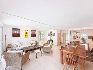 Villa Matisse 5, beachfront, Orient Bay, pool - 2