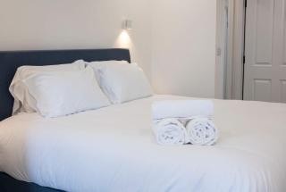 Large Studio Apartment nr Torquay Harbour Sleeps 4 - 4