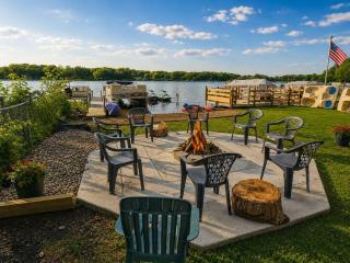 Lakeside Vista Private Waterfront Resort - 9