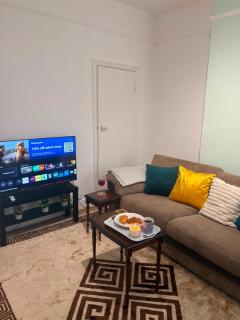 Reading Home Near M4 & Shops - 9