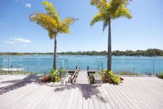 Riverside Elegance on Noosa Parade - 7