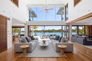 Riverside Elegance on Noosa Parade - 4