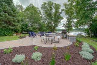 Lakefront Getaway! Family-Friendly Deer Park Home - 9
