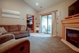 Lakefront Getaway! Family-Friendly Deer Park Home - 6