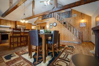 Lakefront Getaway! Family-Friendly Deer Park Home - 3