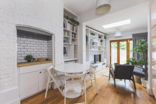 Stylish & Modern 3 Bed Flat in NW London with Garden - 3
