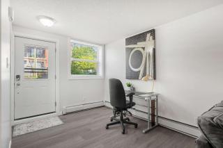 The Weekender Cozy Bridgeland Retreat Sleeps 2 - 1