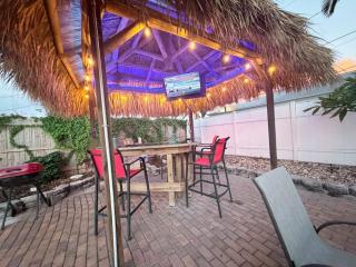 2 Homes - 4 MN to Madiera BCH - Hottub - HTD Pool - 8