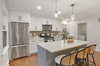 West Chicago Boho House with Library, Workspace & Garage - 5