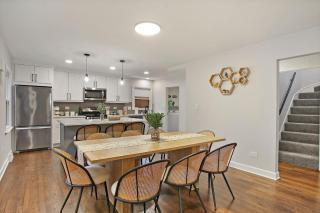 West Chicago Boho House with Library, Workspace & Garage - 9