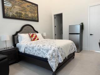 Cozy home in Richmond with private bathrooms - 9