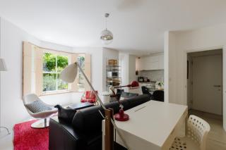 Stylish bright apartment w private garden - 2