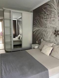 Spacious apartment with a beautiful view - 9