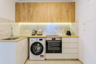 Seaside Elegant 1BR Flat in Prime Location - 6