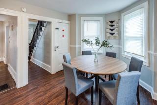 3BR Home with In-Unit Laundry Parking and Sound Bar - 3