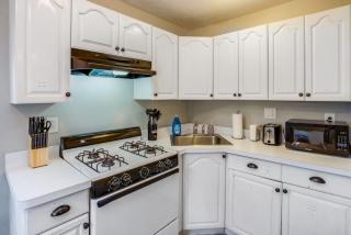 3BR Home with In-Unit Laundry Parking and Sound Bar - 2