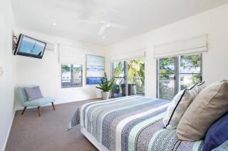 Tranquil & Modern Riverside Getaway - 6