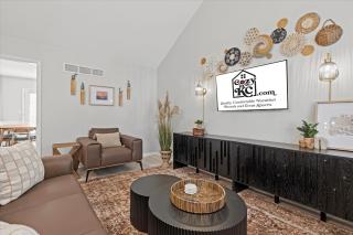 The Westwood - Charming Duplex Walkable to Plaza - 9