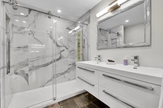 Executive house close to Ottawa Hospital Campus and CHEO - 1