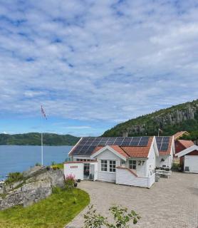 Spangereid, Lindesnes Seaside Cabin Rental at Norway Southernmost Point Lindesnes - 2
