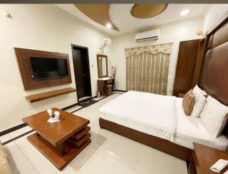 Royal Central Hotel Guest House Lahore - 8