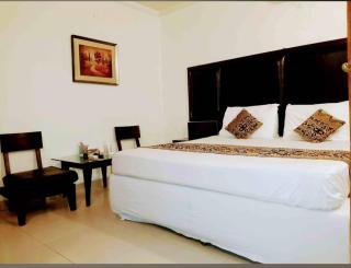 Royal Central Hotel Guest House Lahore - 4