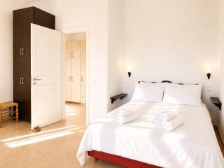 Yakinthos Suites - 8