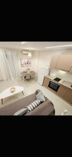 ILiana's Luxury Apartments - 9