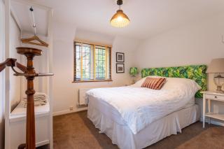Beautiful 3-Bedroom Duplex in the Heart of Chipping Campden - 8