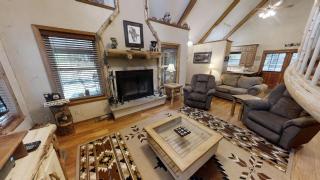 Creekside Cabin - 3
