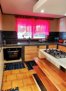 Spacious Family House with Pool - 5
