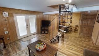 Hillside Haven - Red River - 1