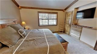 Claim Jumper Townhouse 02 - 4