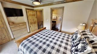 Claim Jumper Townhouse 02 - 1