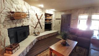 Claim Jumper Townhouse 14 - 8