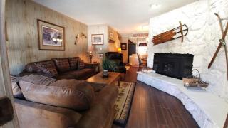 Claim Jumper Townhouse 14 - 9