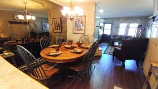 Claim Jumper Townhouse 14 - 7